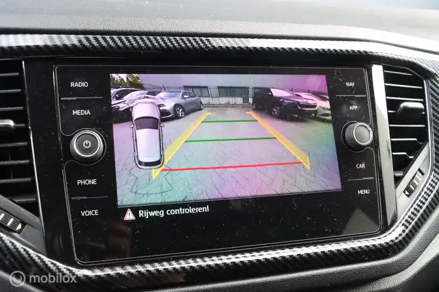 Volkswagen T-Roc view 10
