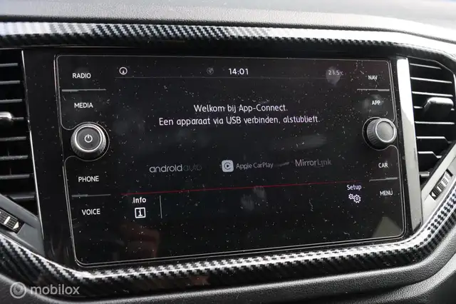 Volkswagen T-Roc view 11