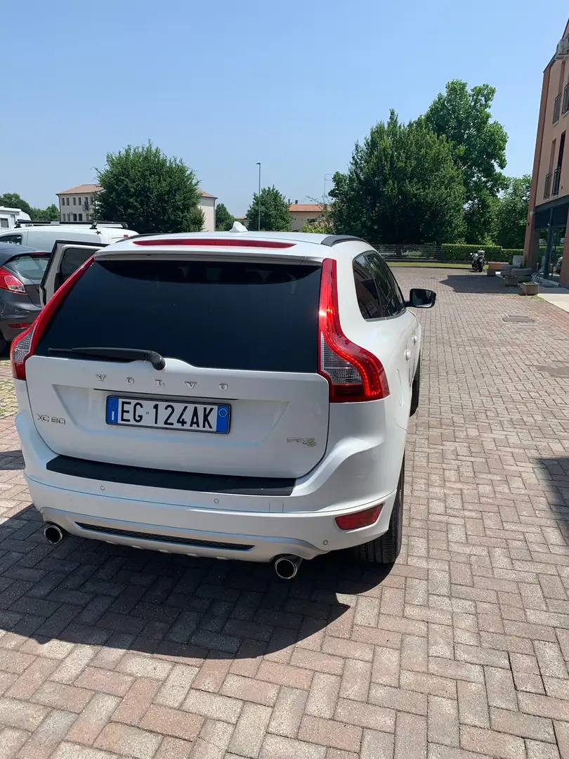 Volvo XC60 2.0 d4 (d3) R-design - 2