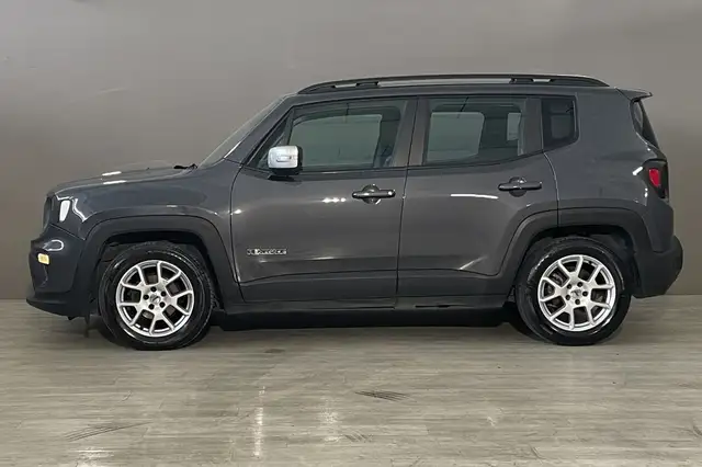 Jeep Renegade view 3