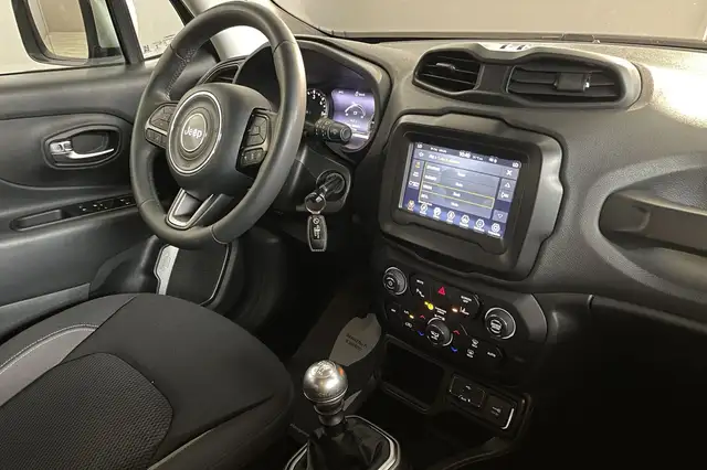 Jeep Renegade view 10