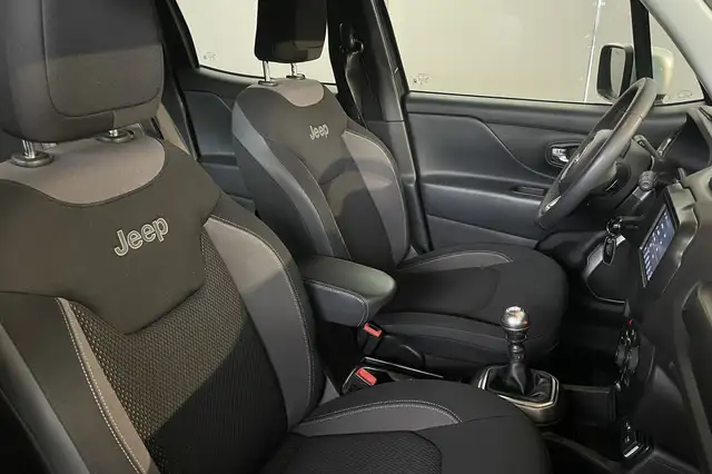 Jeep Renegade view 12