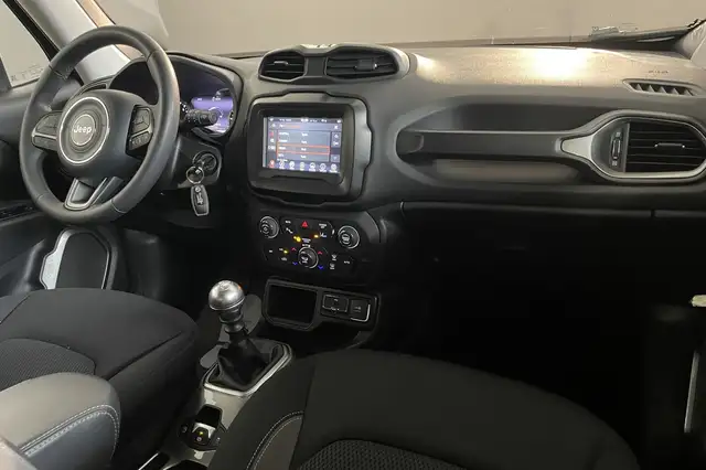Jeep Renegade view 14