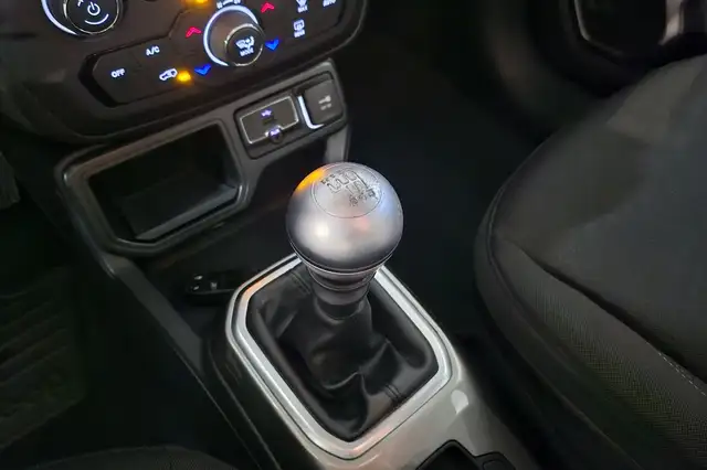 Jeep Renegade view 15