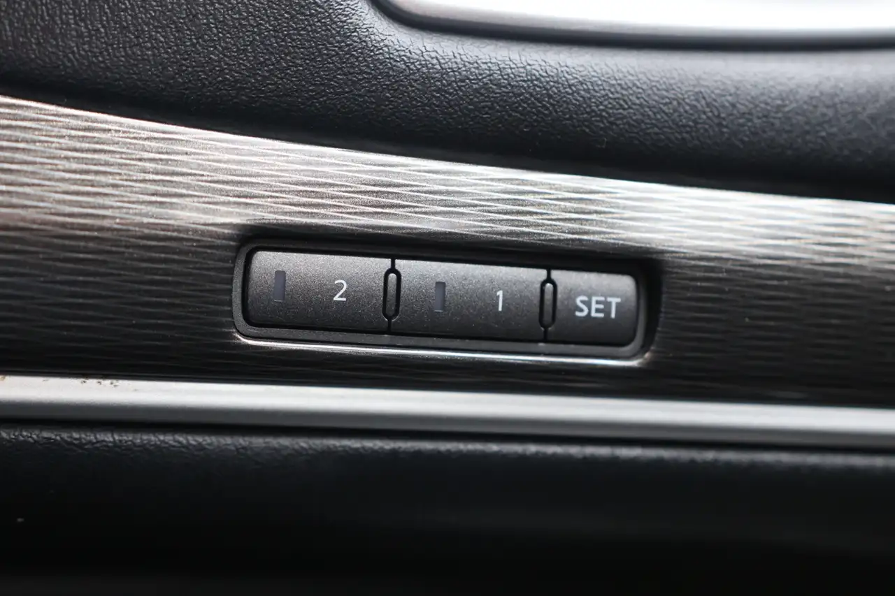 Infiniti QX60 снимка Infiniti QX60