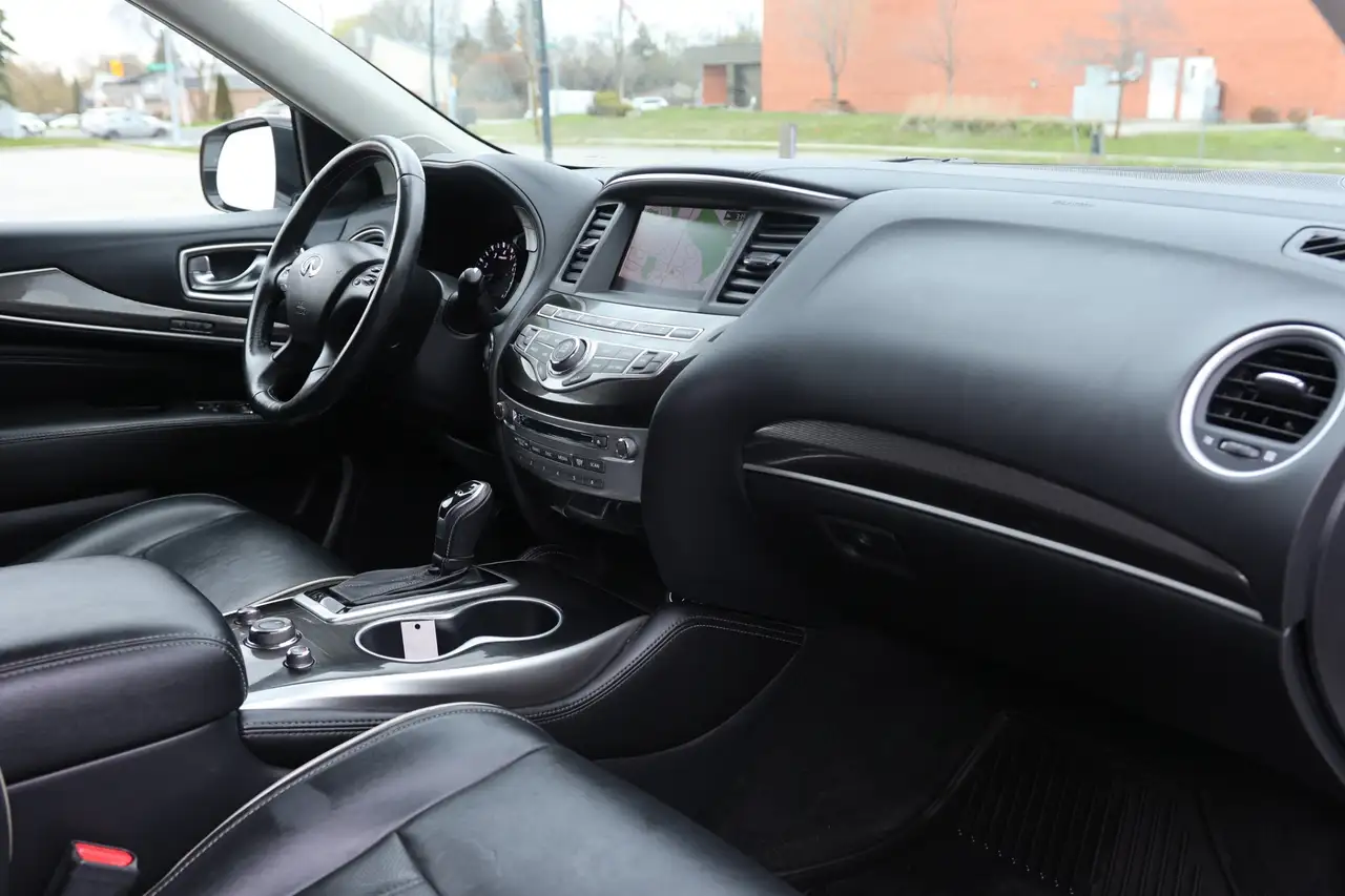 Infiniti QX60 снимка Infiniti QX60