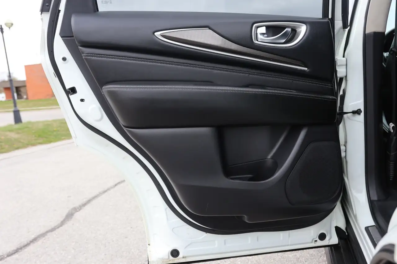 Infiniti QX60 снимка Infiniti QX60