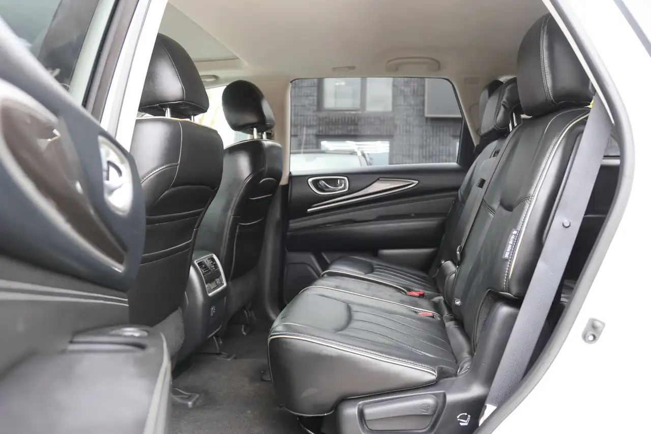 Infiniti QX60 снимка Infiniti QX60