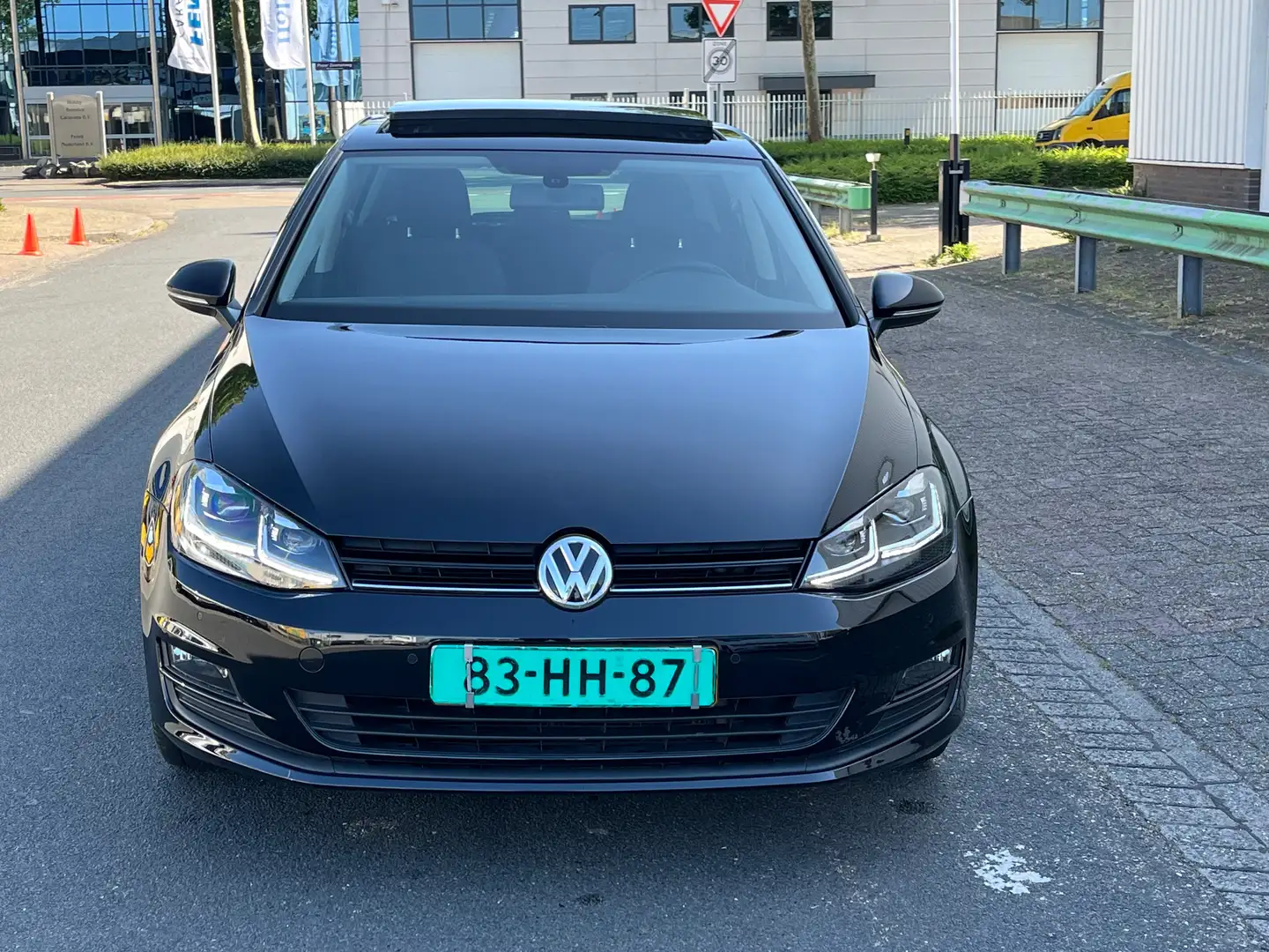 Volkswagen Golf Golf 1.2 TSI Highline Zwart - 1