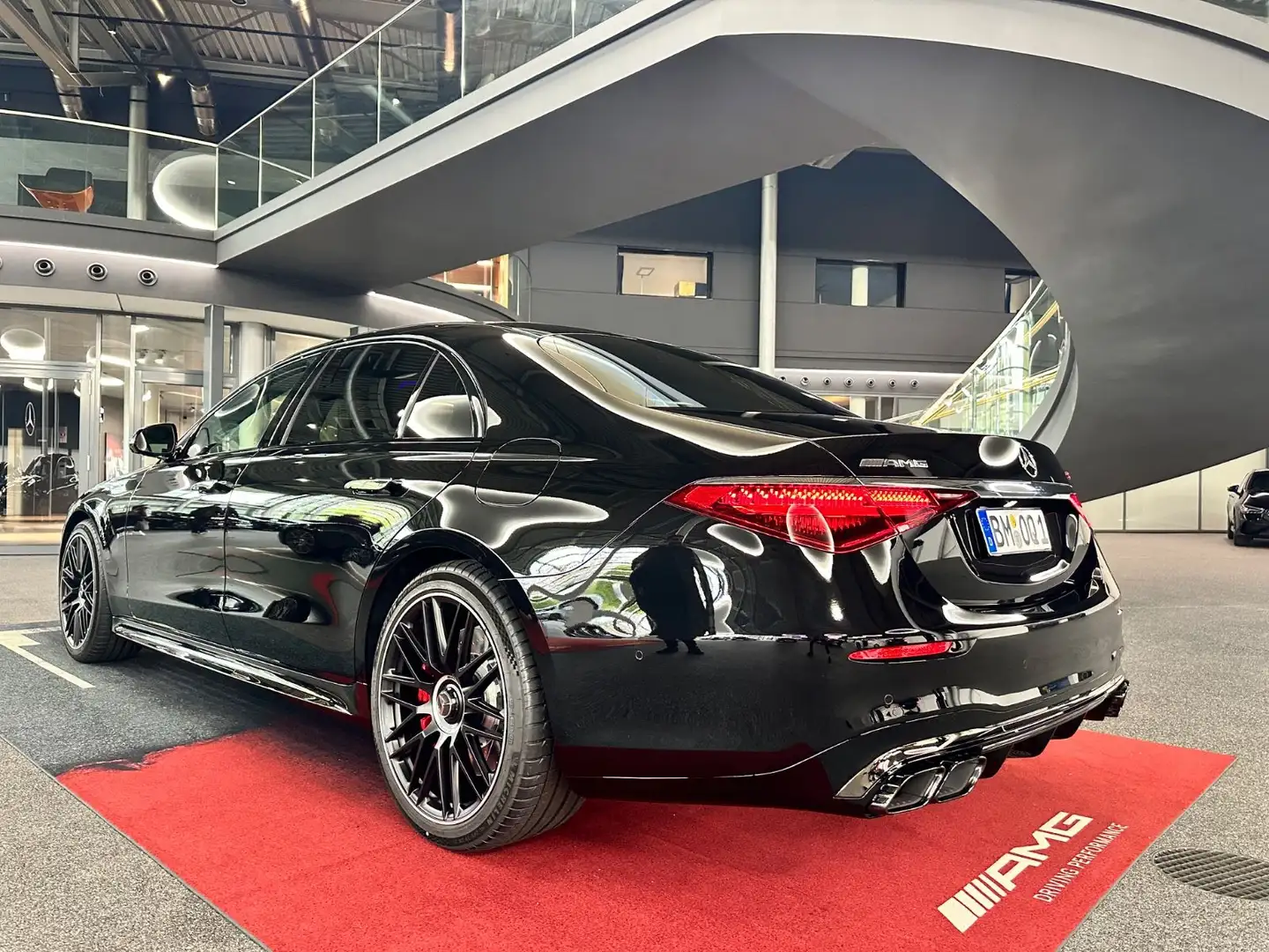 Mercedes-Benz S 63 AMG Lim. e 4Matic+ L /LEDER ROT Zwart - 2