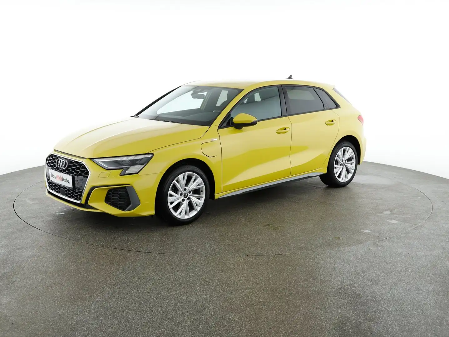 Audi A3 40 TFSI e S line Geel - 1