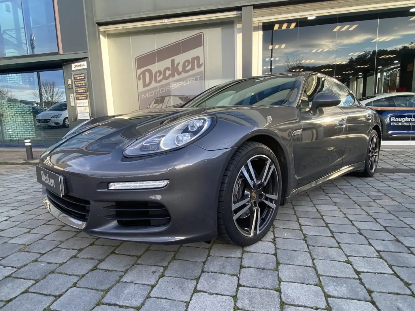 Porsche Panamera Diesel Tiptronic 300 Grau - 2