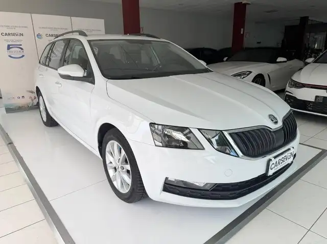 Skoda Octavia view 3