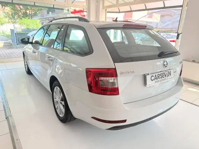 Skoda Octavia view 7