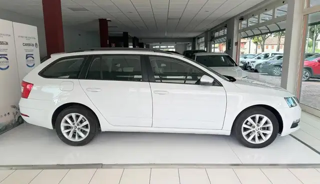 Skoda Octavia view 4