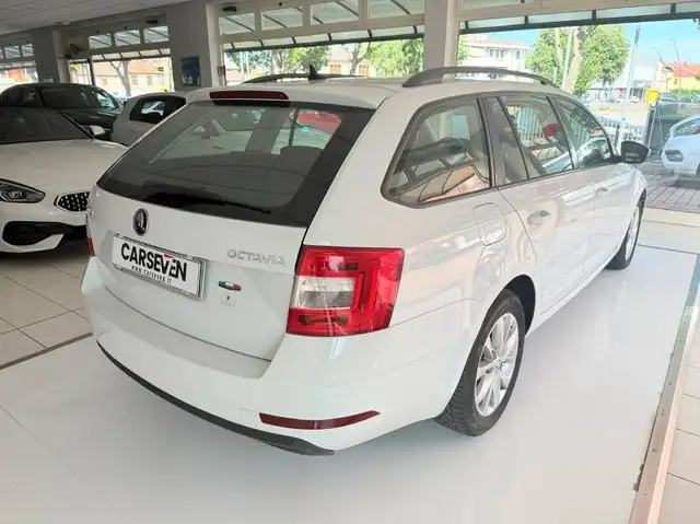 Skoda Octavia view 5
