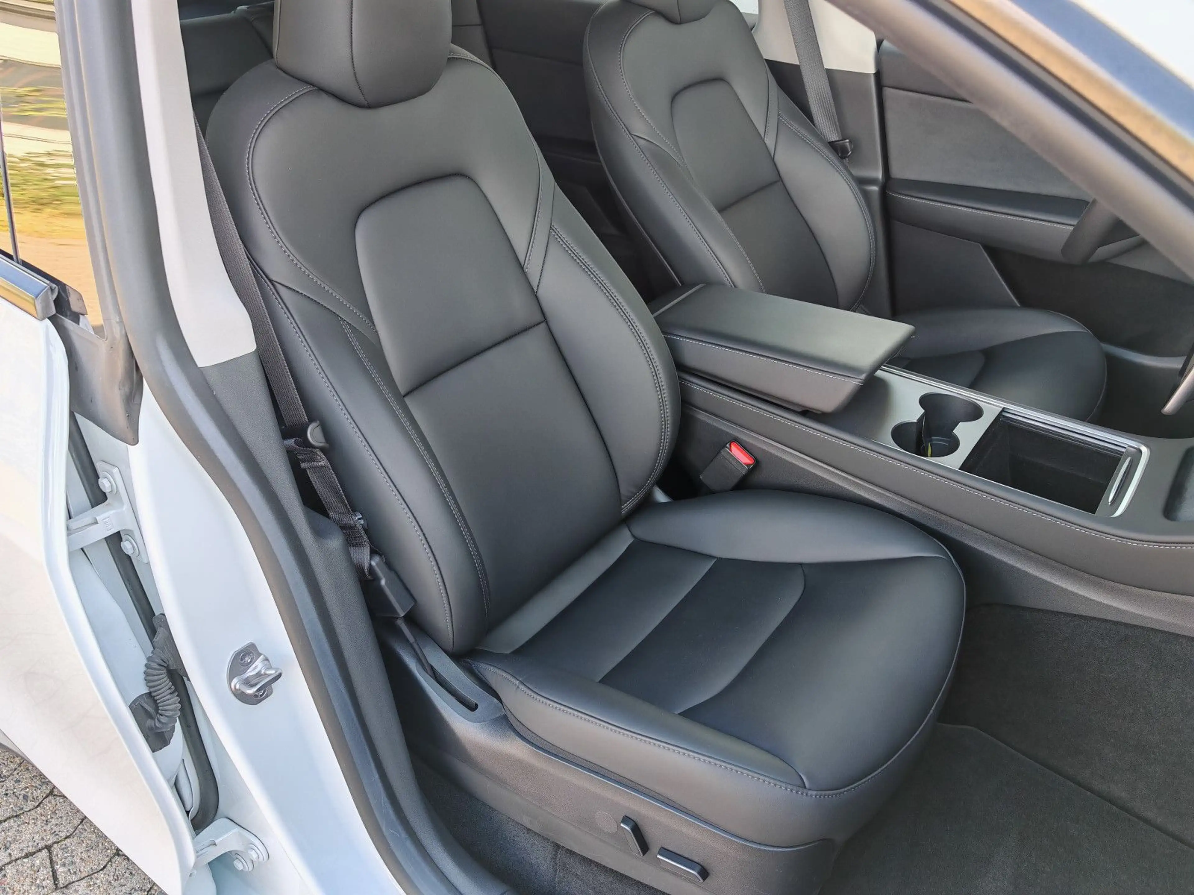 Tesla Model Y SR RWD | AHK | SoH 95% — photo 6