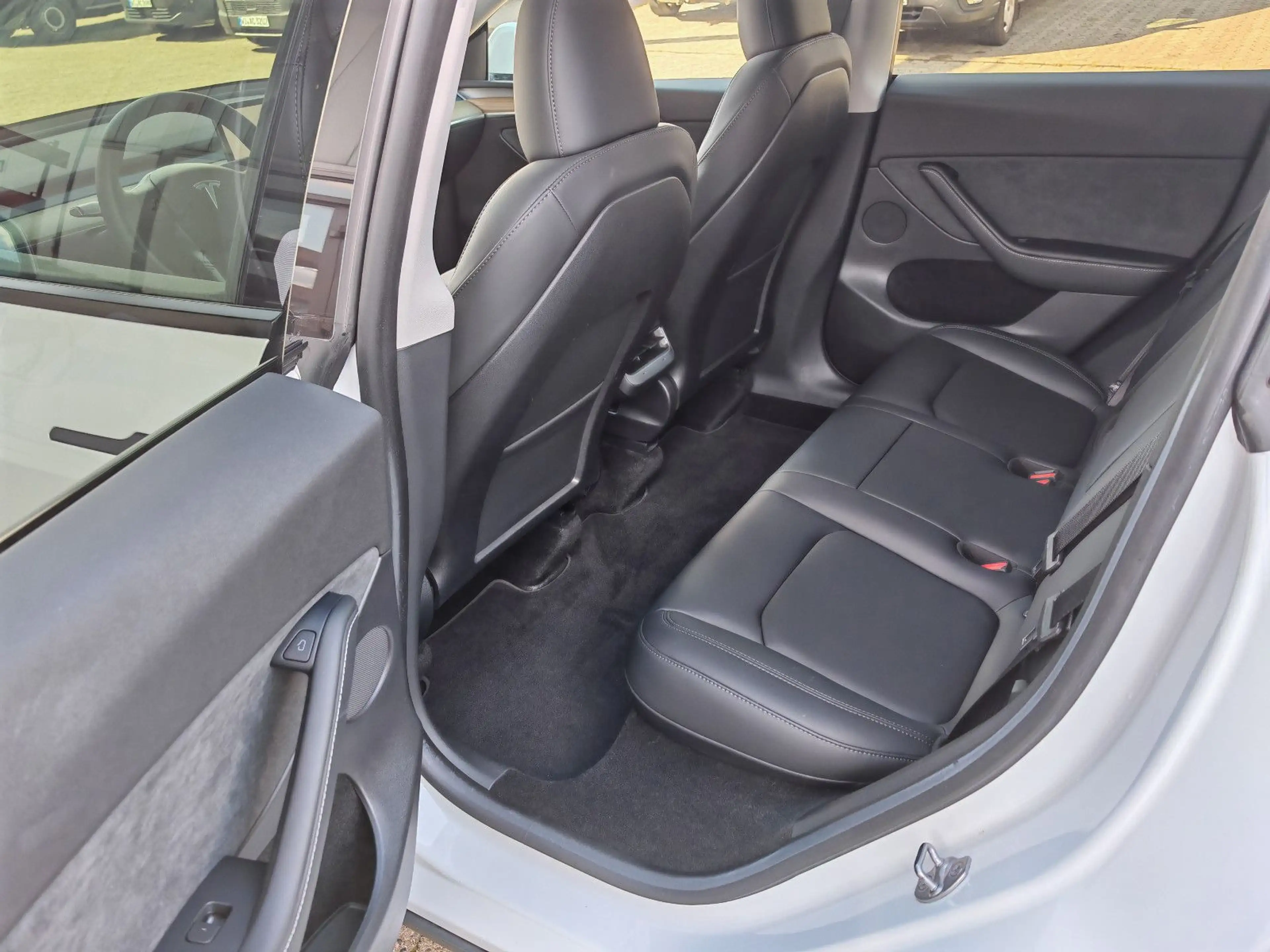 Tesla Model Y SR RWD | AHK | SoH 95% — photo 7
