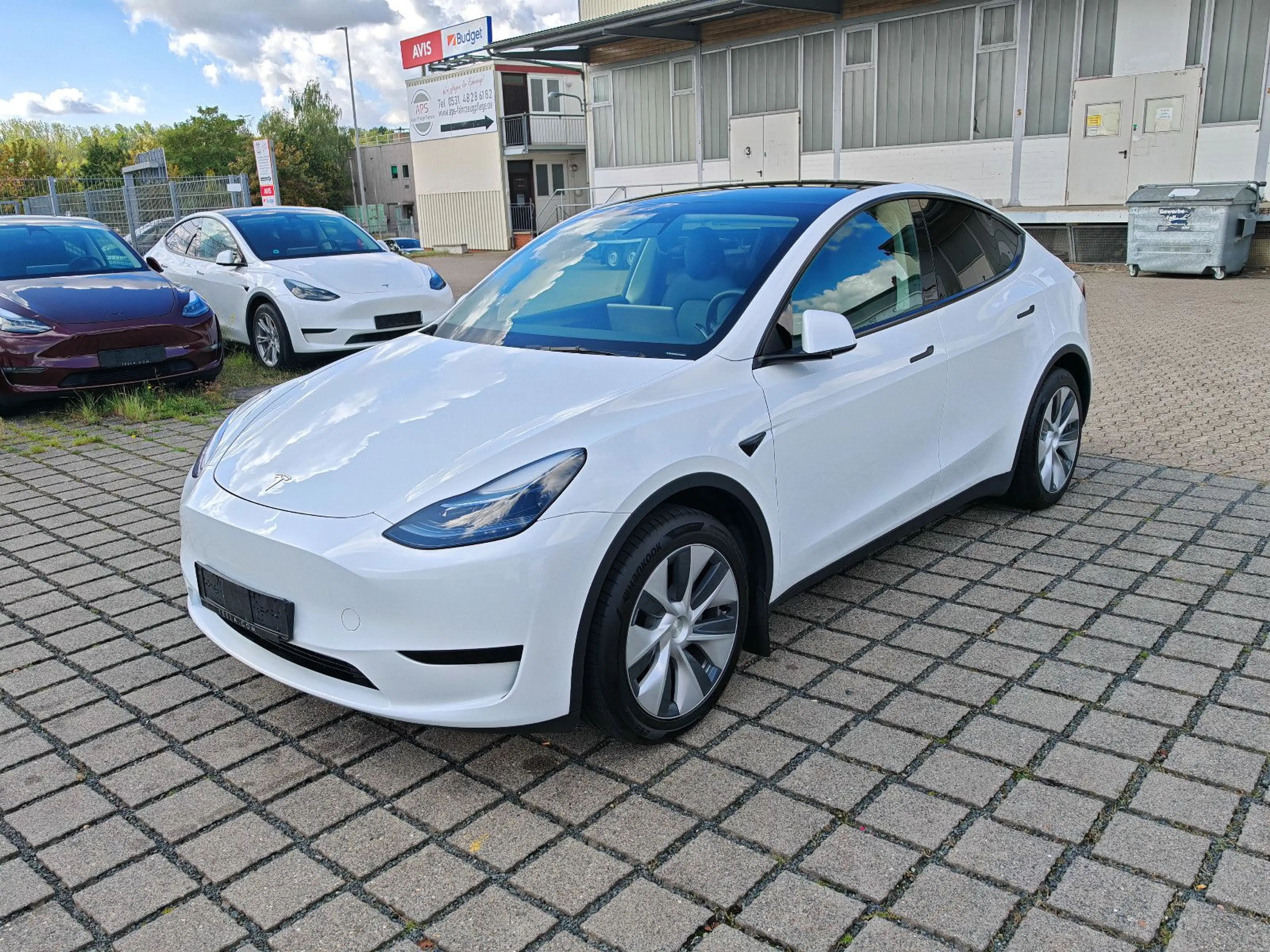 Tesla Model Y SR RWD | AHK | SoH 95% — photo 8
