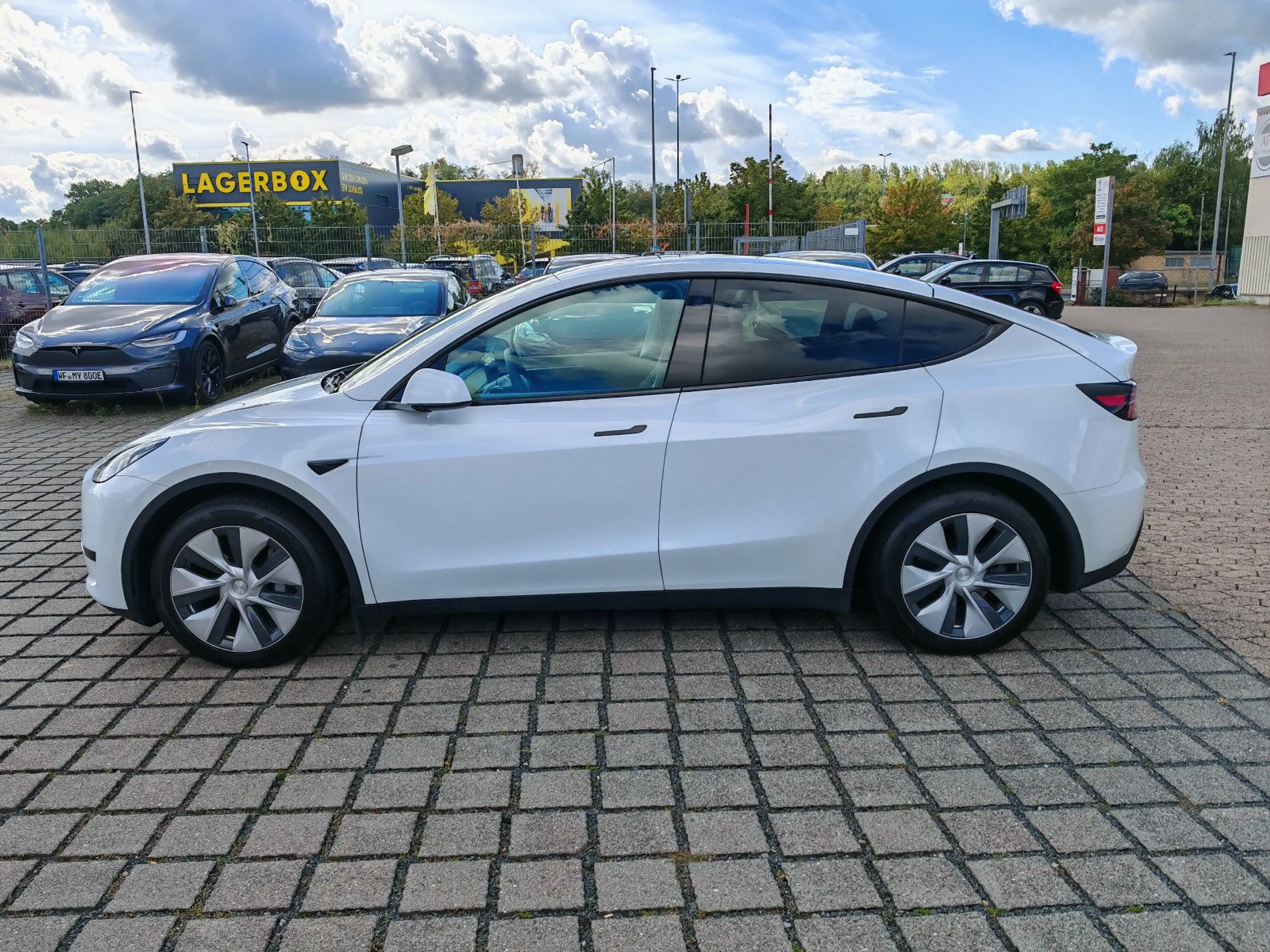 Tesla Model Y SR RWD | AHK | SoH 95% — photo 14