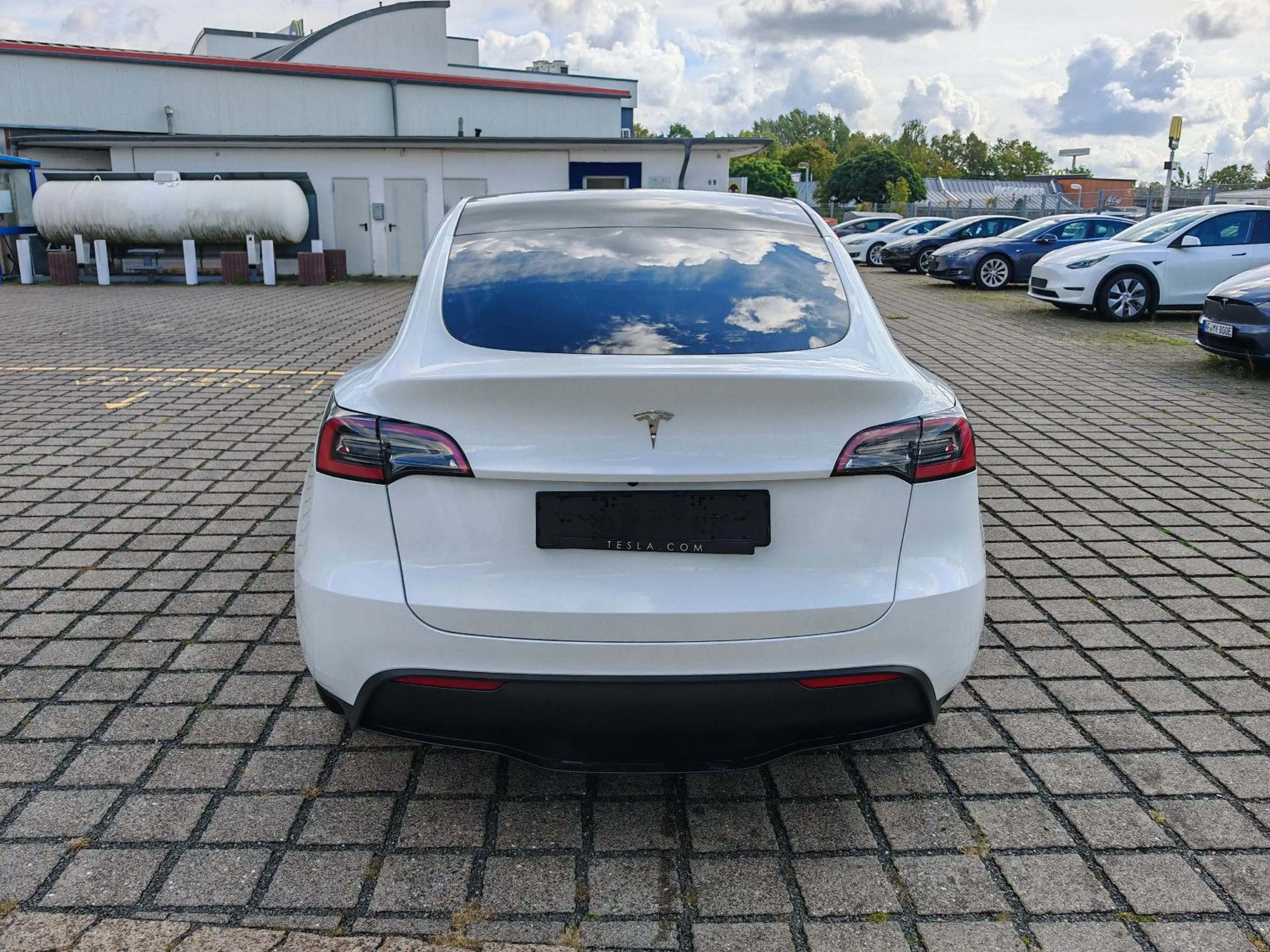Tesla Model Y SR RWD | AHK | SoH 95% — photo 12
