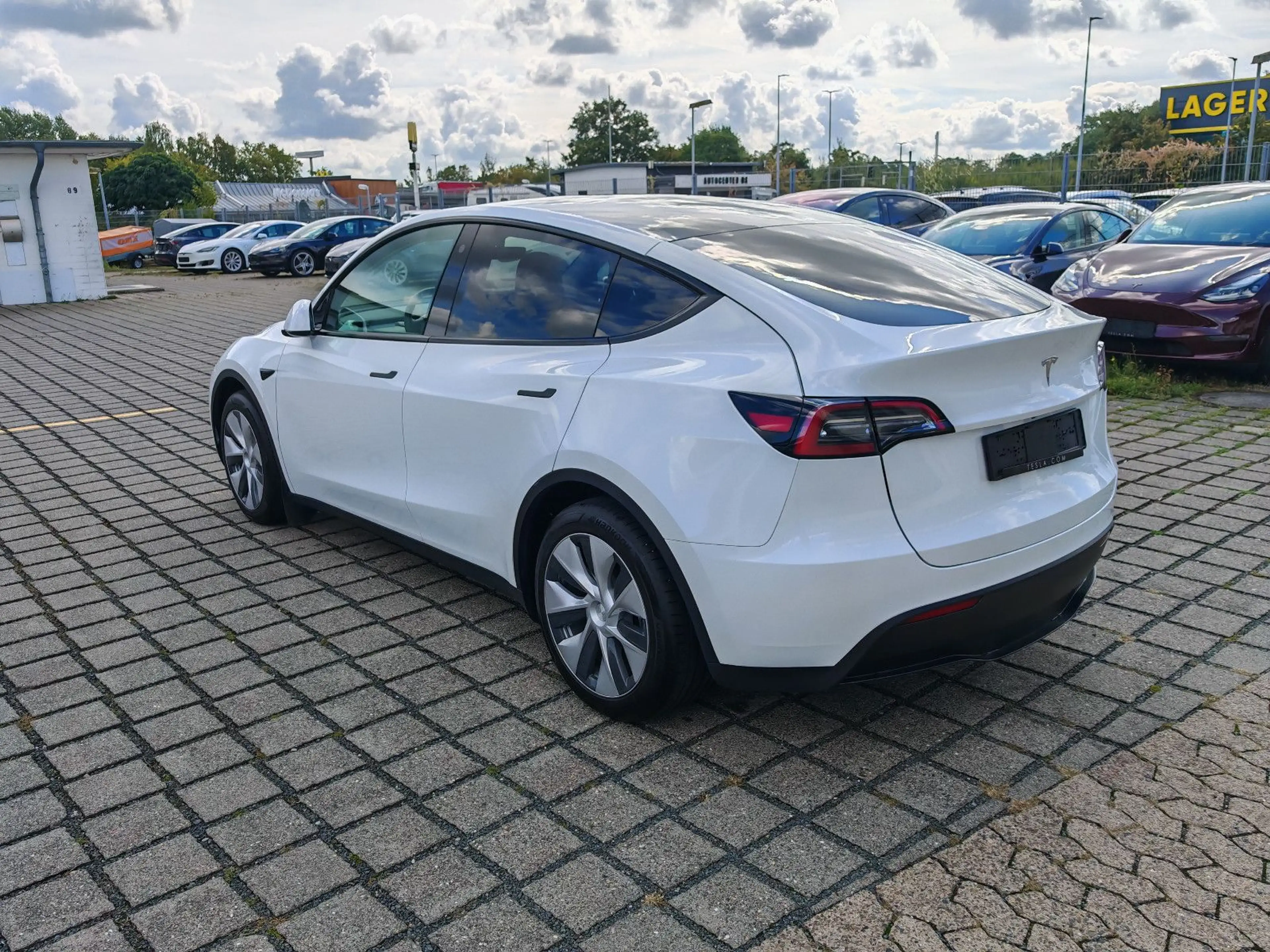 Tesla Model Y SR RWD | AHK | SoH 95% — photo 13