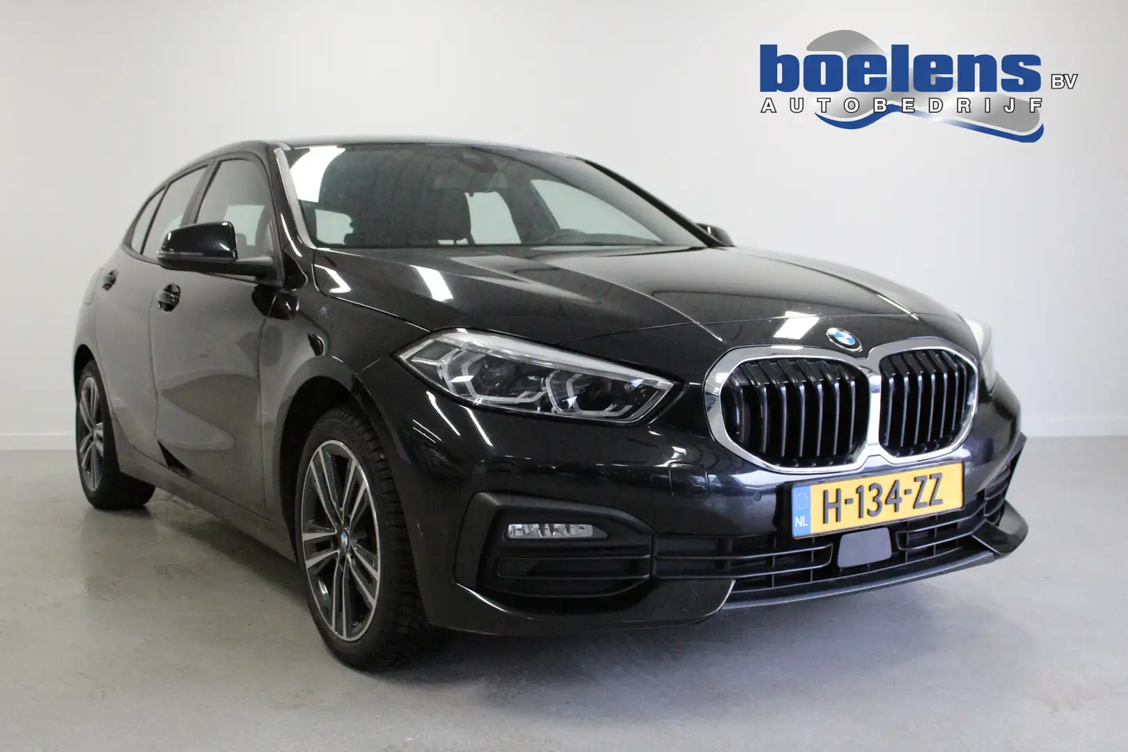 BMW 118 1-serie 118i Executive Edition | 17'LMV | LED | DA Zwart - 1