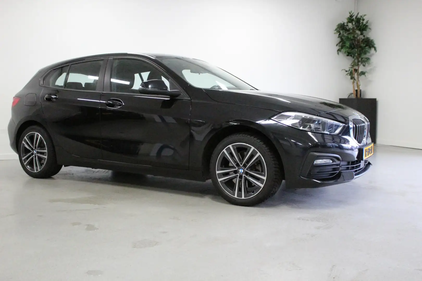 BMW 118 1-serie 118i Executive Edition | 17'LMV | LED | DA Zwart - 2