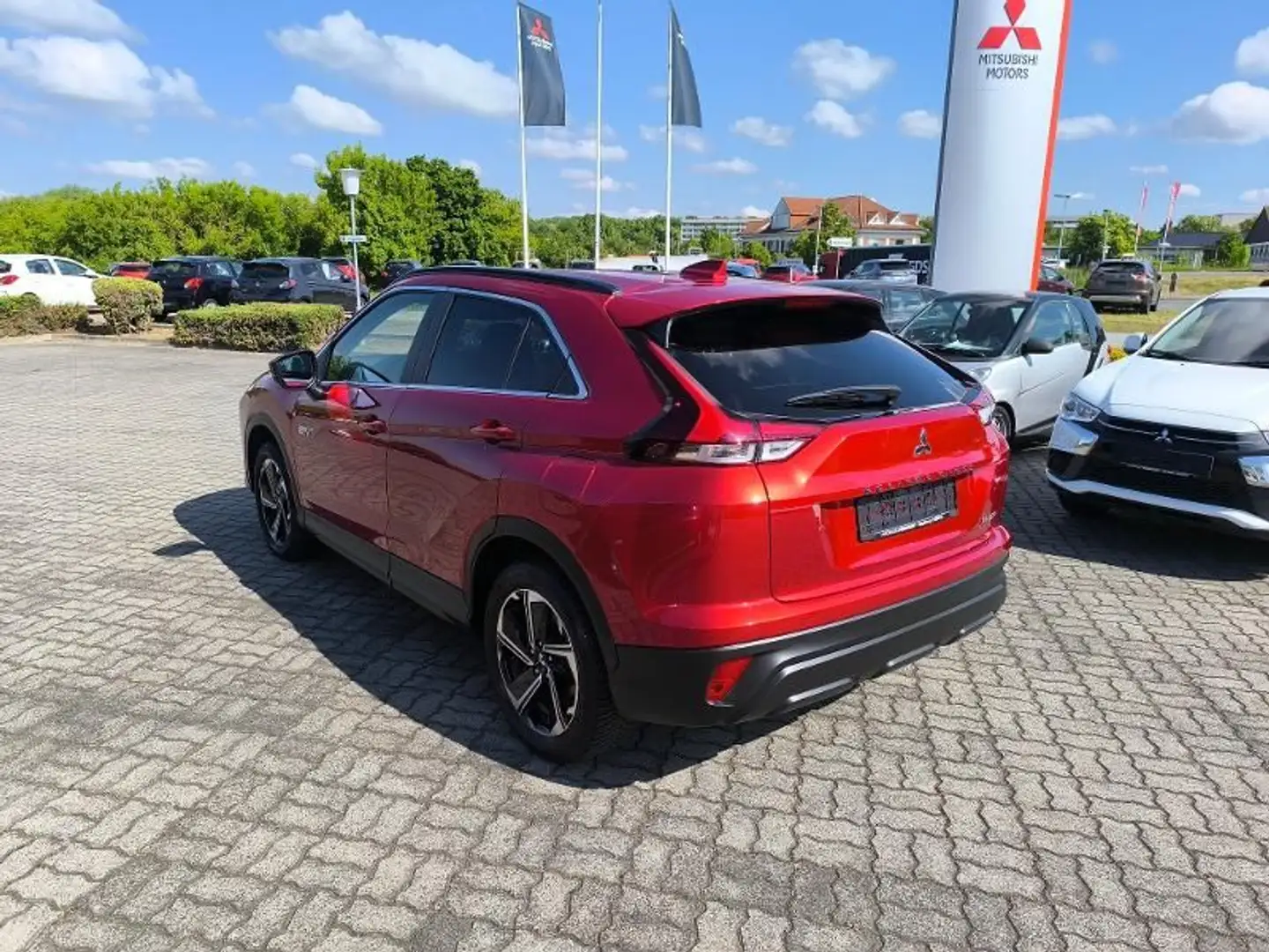 Mitsubishi Eclipse Cross Plug-in Hybrid BASIS 2.4 MIVEC 4WD Červená - 2