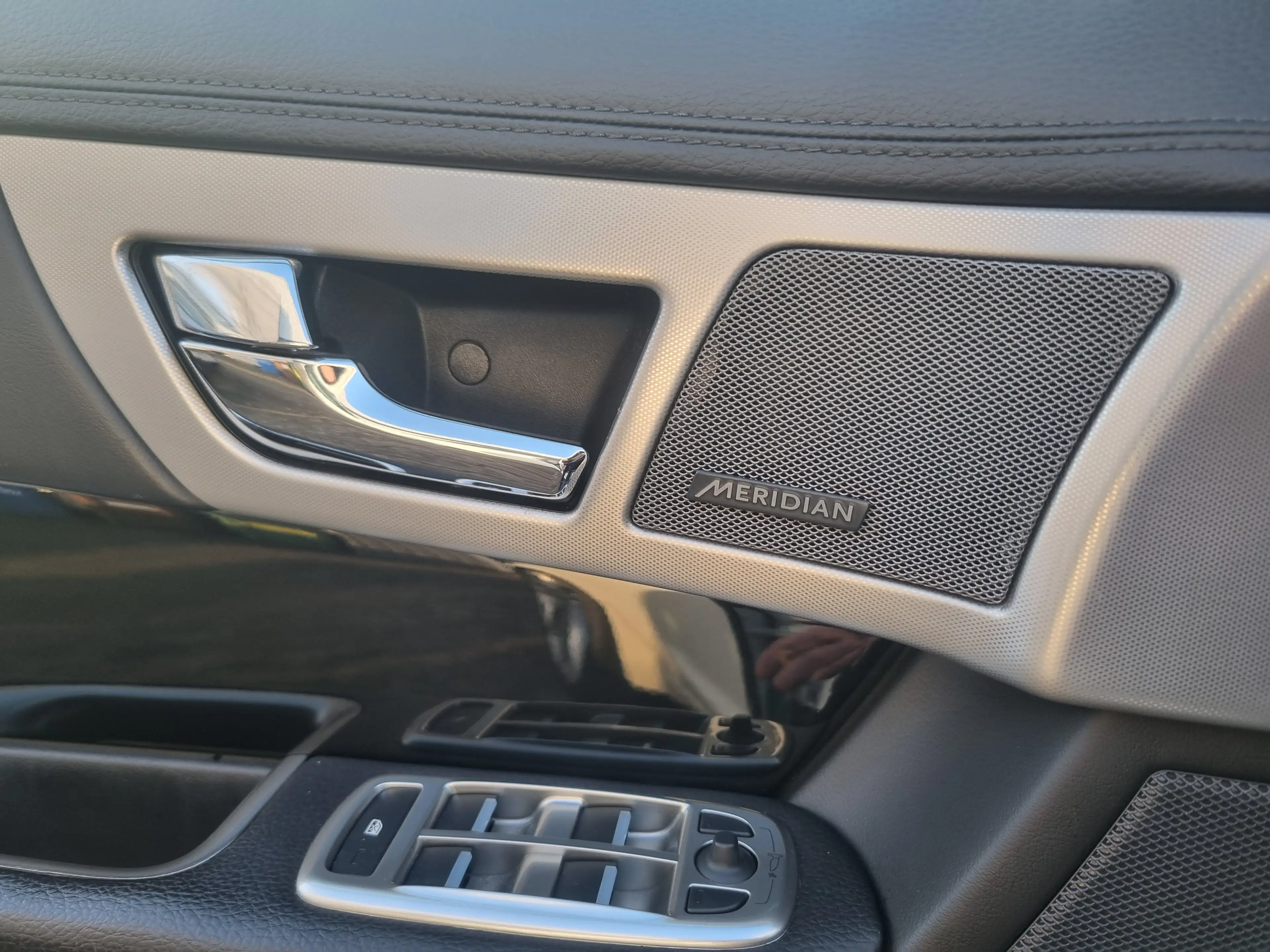 Jaguar XF 3.0 V6 Sport*Leder*Navi*Xenon*Sitzh*PDC* — photo 13