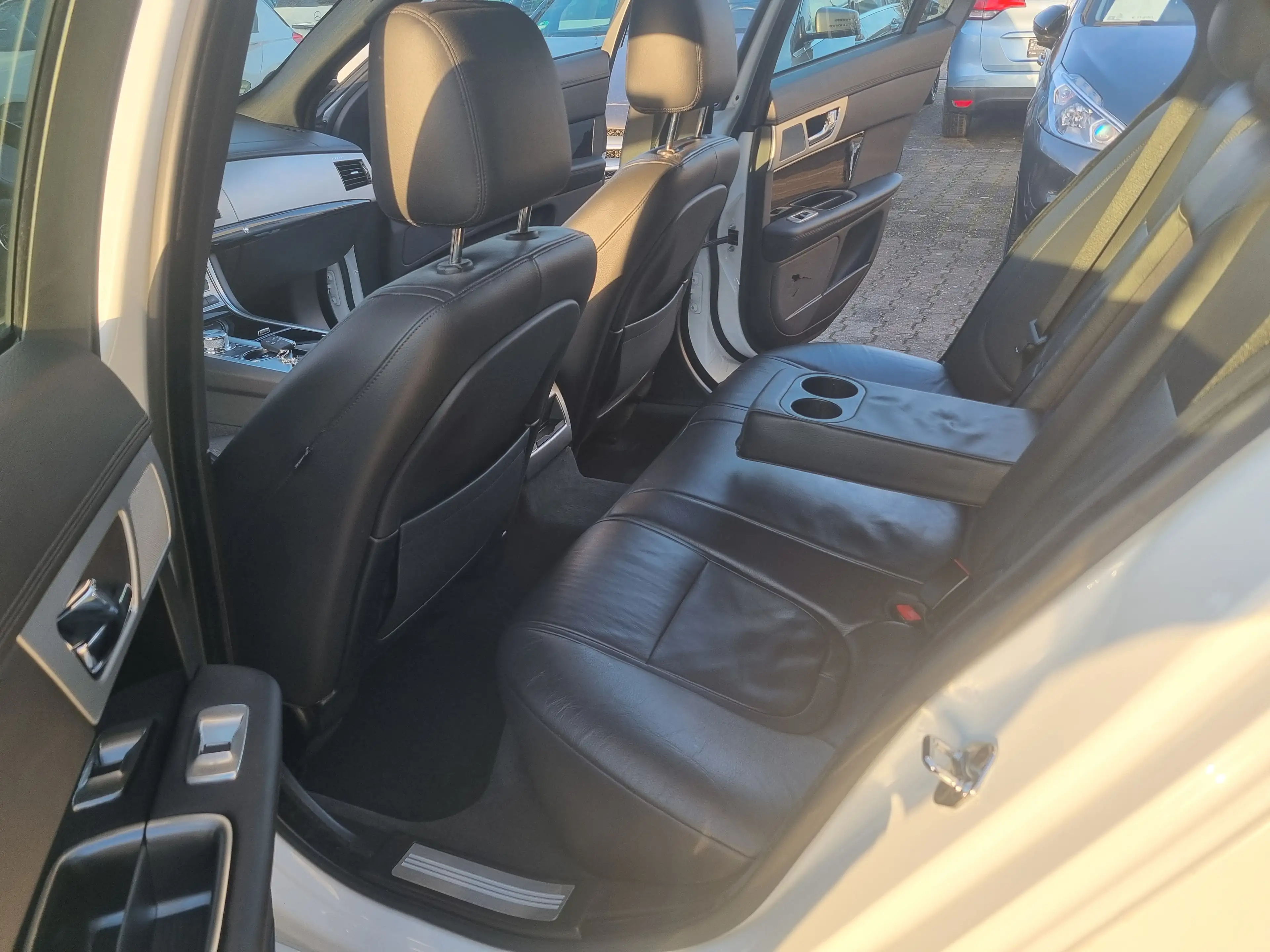 Jaguar XF 3.0 V6 Sport*Leder*Navi*Xenon*Sitzh*PDC* — photo 7