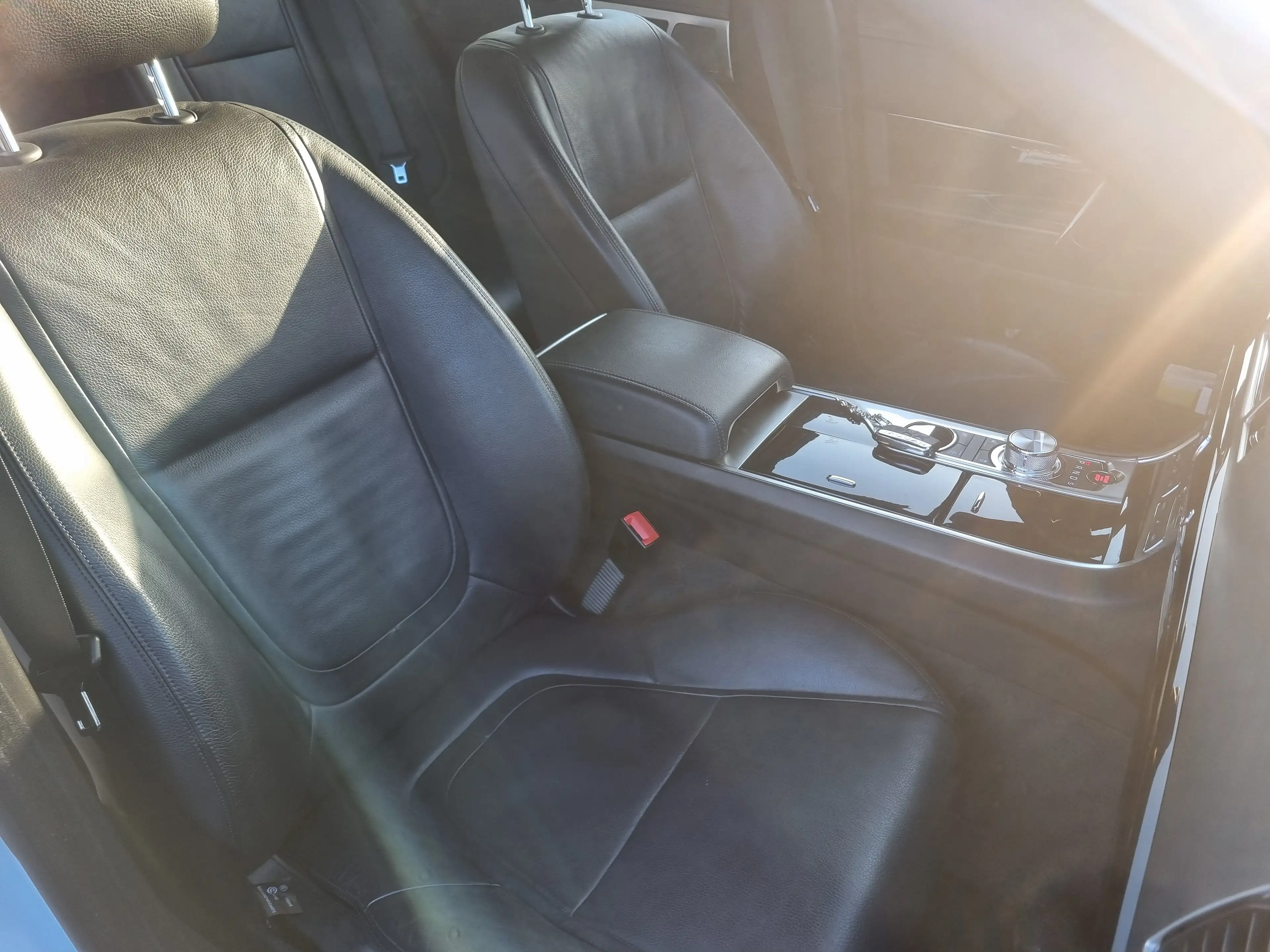Jaguar XF 3.0 V6 Sport*Leder*Navi*Xenon*Sitzh*PDC* — photo 8