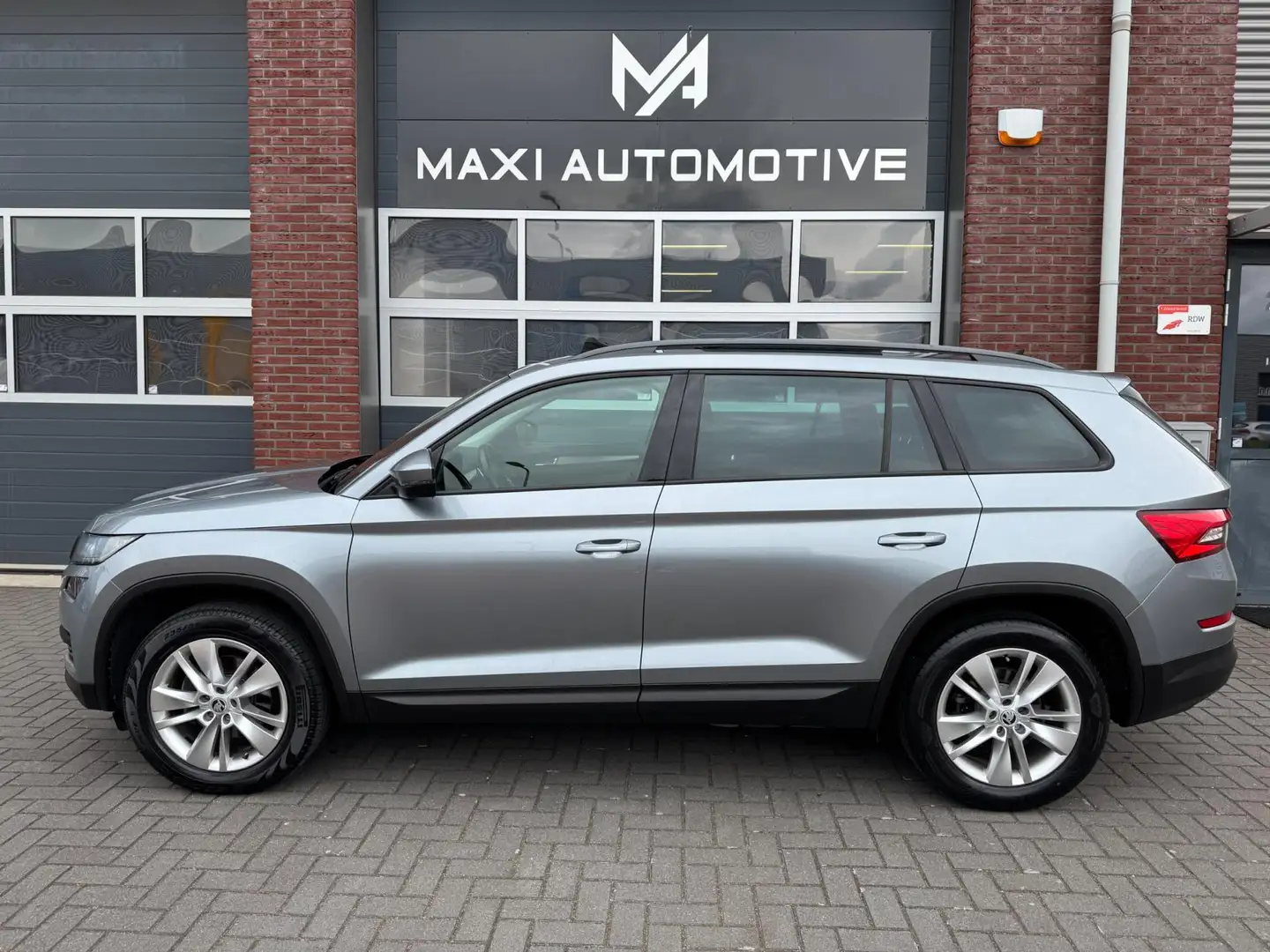 Skoda Kodiaq 1.4 TSI ACT Style LED ACC Pano 360cam Trekhaak Grijs - 2