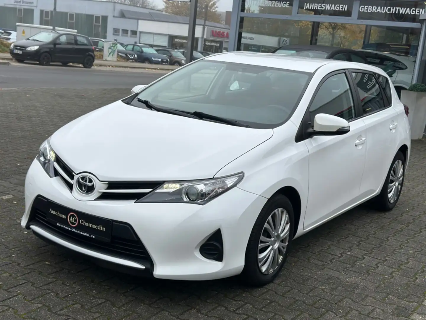 Toyota Auris Cool Weiß - 2