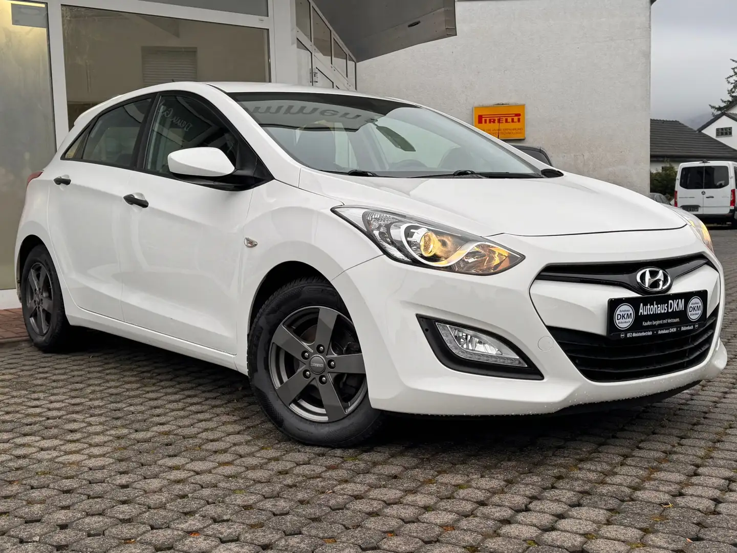 Hyundai i30 Classic Wenig KM Blanc - 1