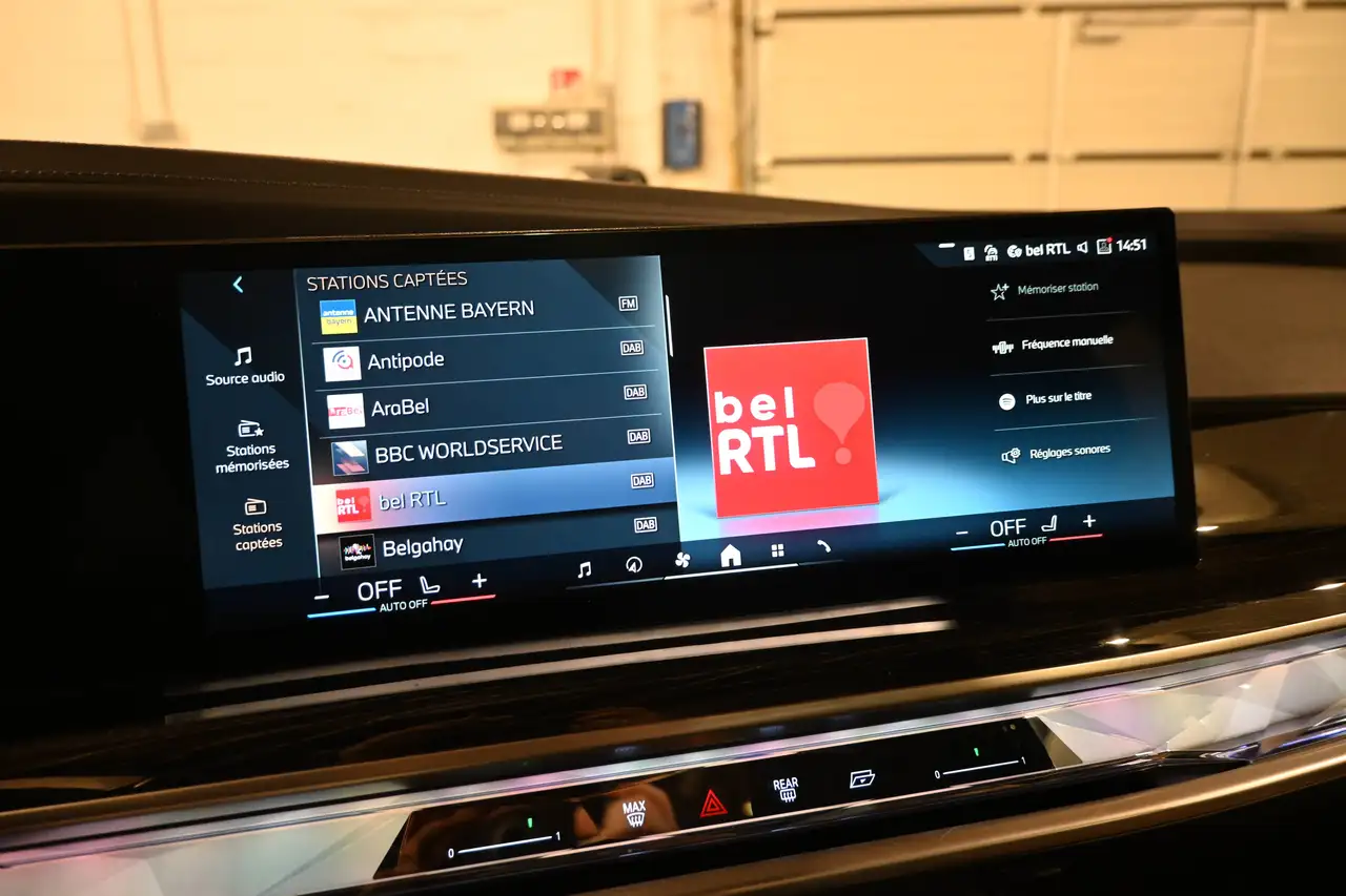 BMW 750 750e X-Drive M SPORT HYBRID / BOWERS / CAMERA 360 / SUNROOF / DISTRONIC, миниатюра 25