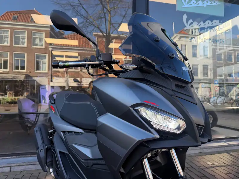 Aprilia SR GT 200 - foto 6