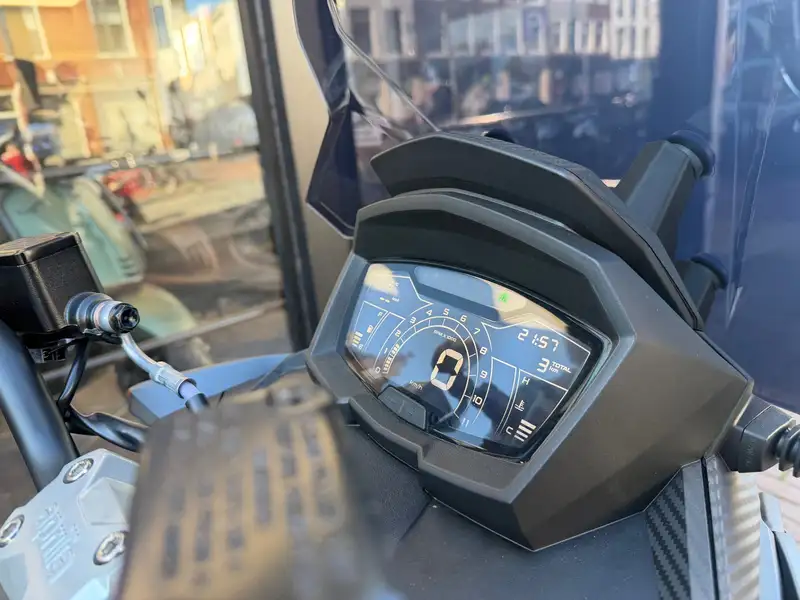 Aprilia SR GT 200 - foto 8