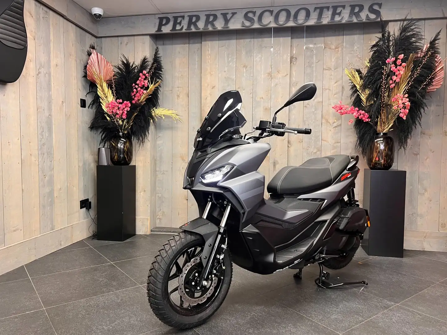 Aprilia SR GT 200 Scooter EURO5+ 2025 | 4 Jaar Fabrieksgarantie | €1 Grijs - 2
