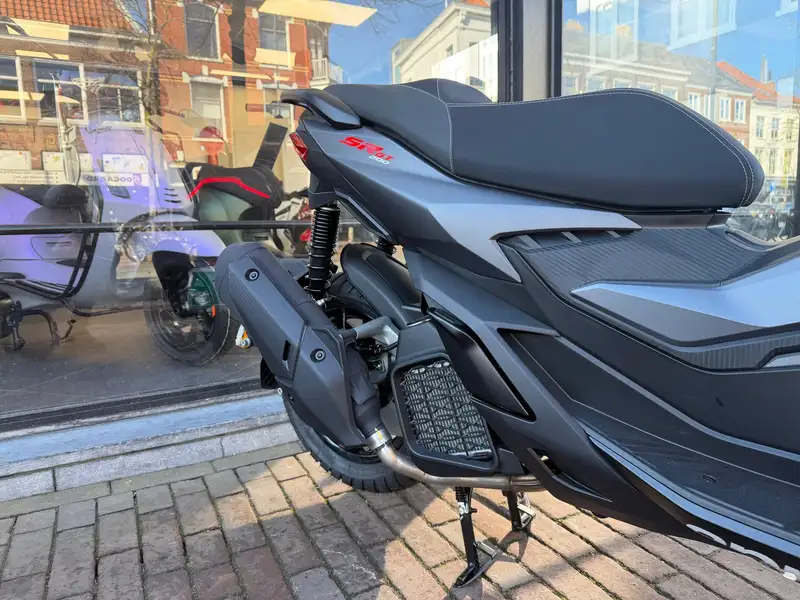 Aprilia SR GT 200 - foto 7