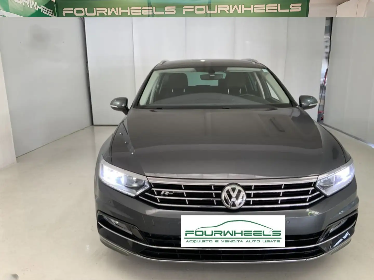 Volkswagen Passat Variant Passat Variant 2.0 tdi R-LINE  4motion 150cv Grigio - 2