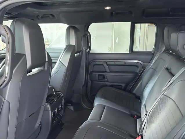 Land Rover Defender view 5
