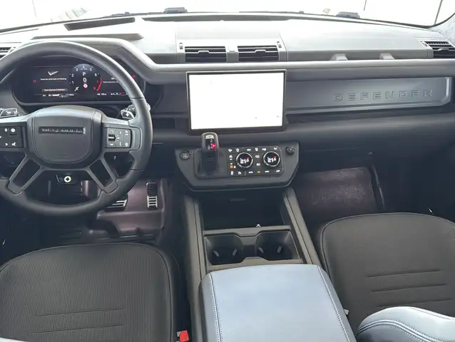 Land Rover Defender view 3