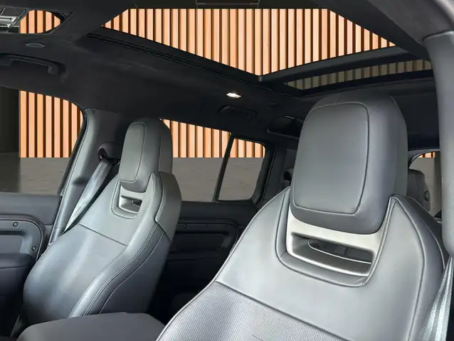 Land Rover Defender view 4
