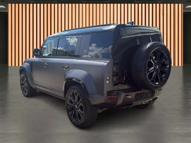 Land Rover Defender view 6