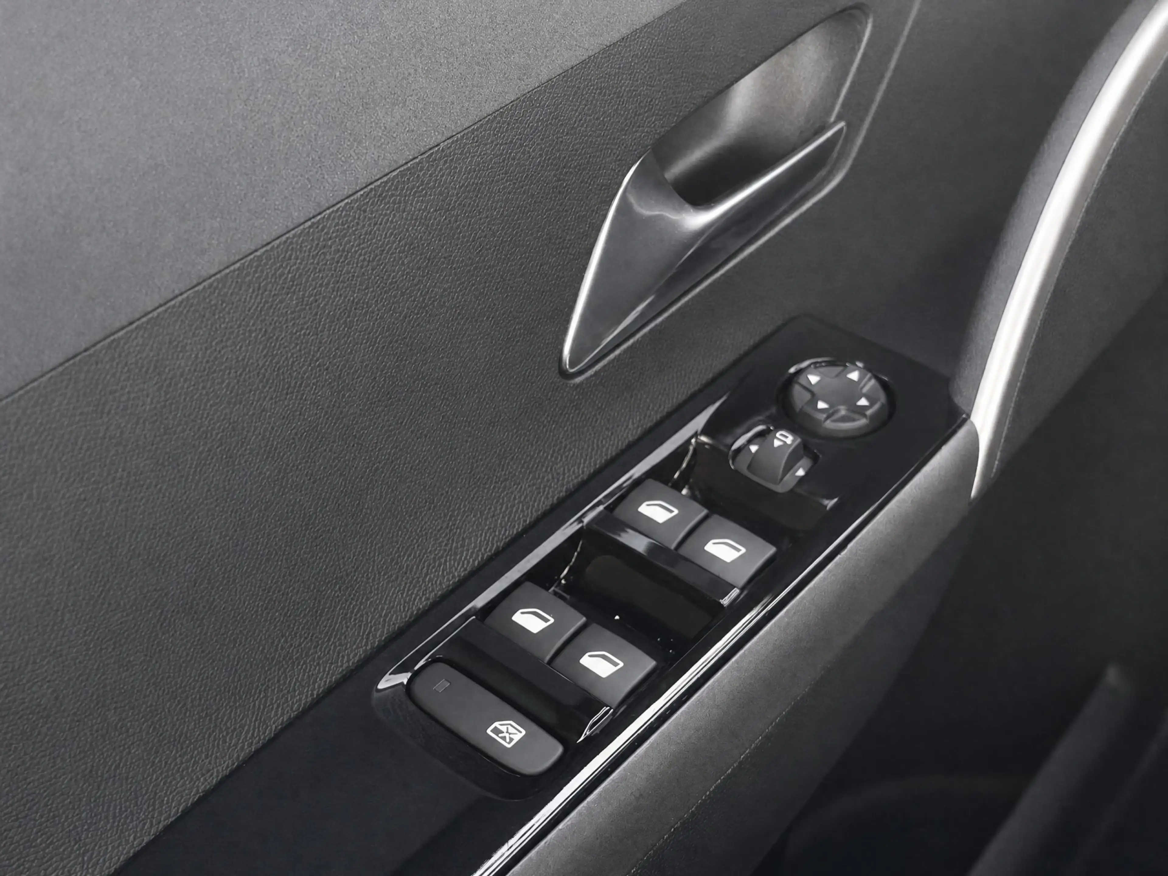 Lancia Ypsilon LX 51 kWh NIEUWSTAAT !! — photo 13