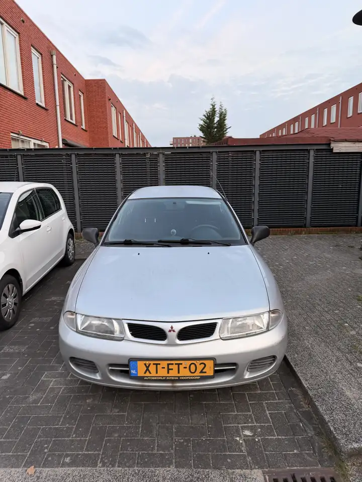 Mitsubishi Carisma