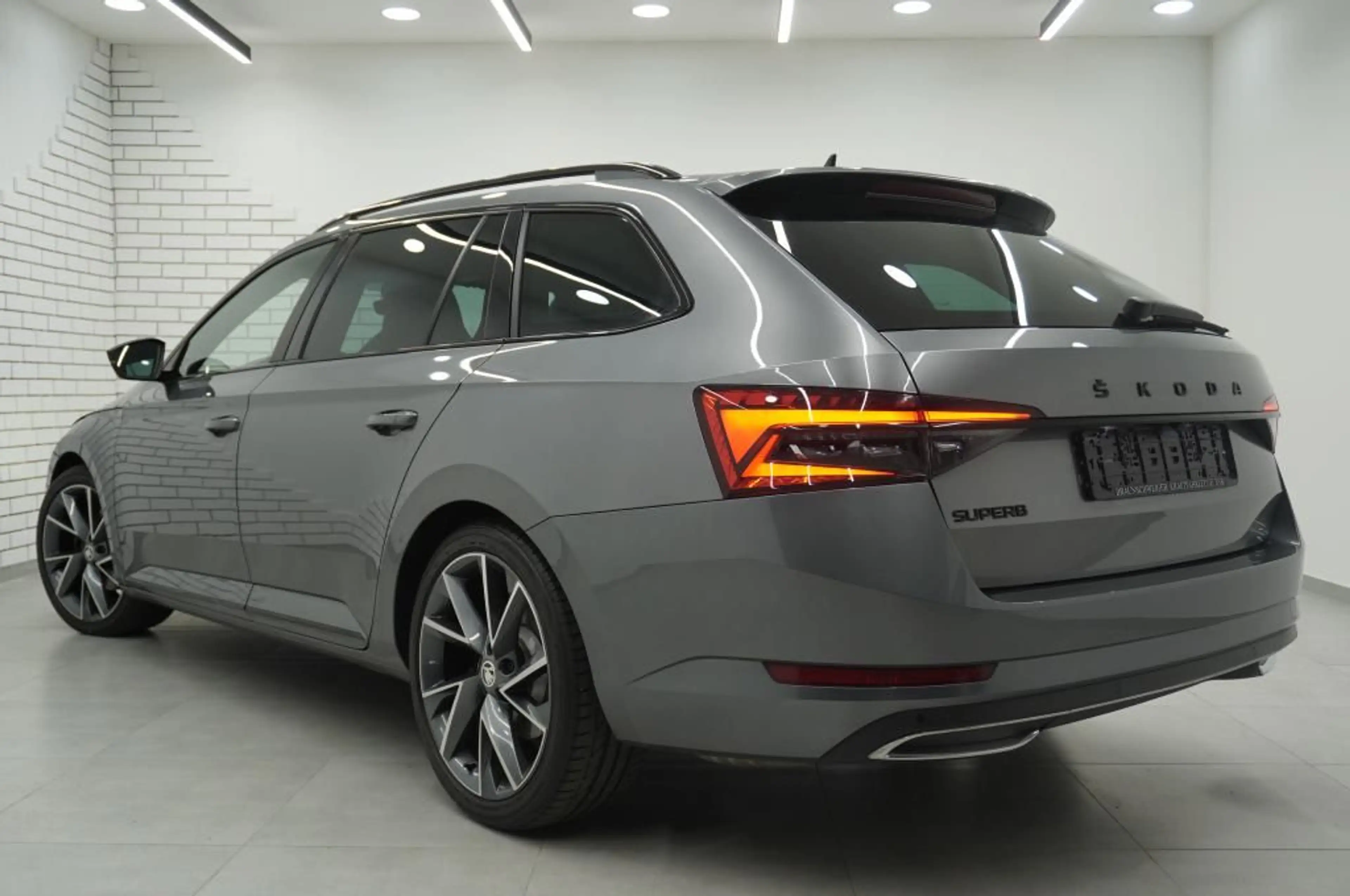 Skoda Superb 2.0 TSI DSG Sportline Navi/Leder/Matrix/K — photo 3