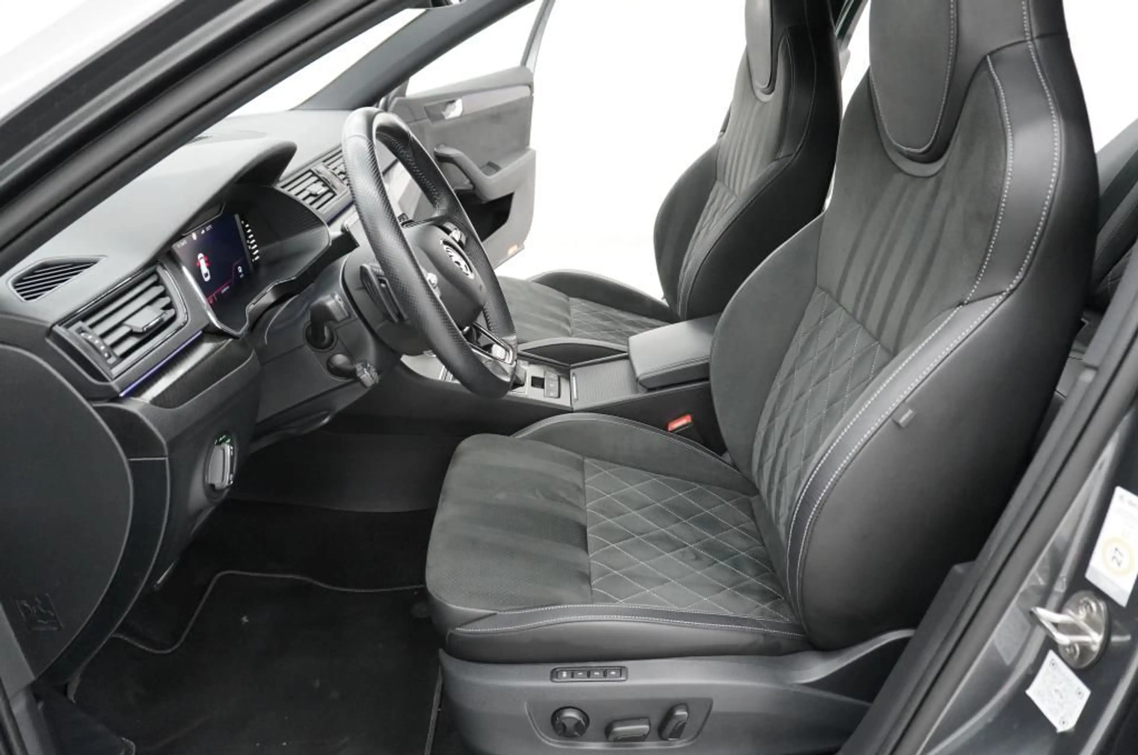 Skoda Superb 2.0 TSI DSG Sportline Navi/Leder/Matrix/K — photo 8