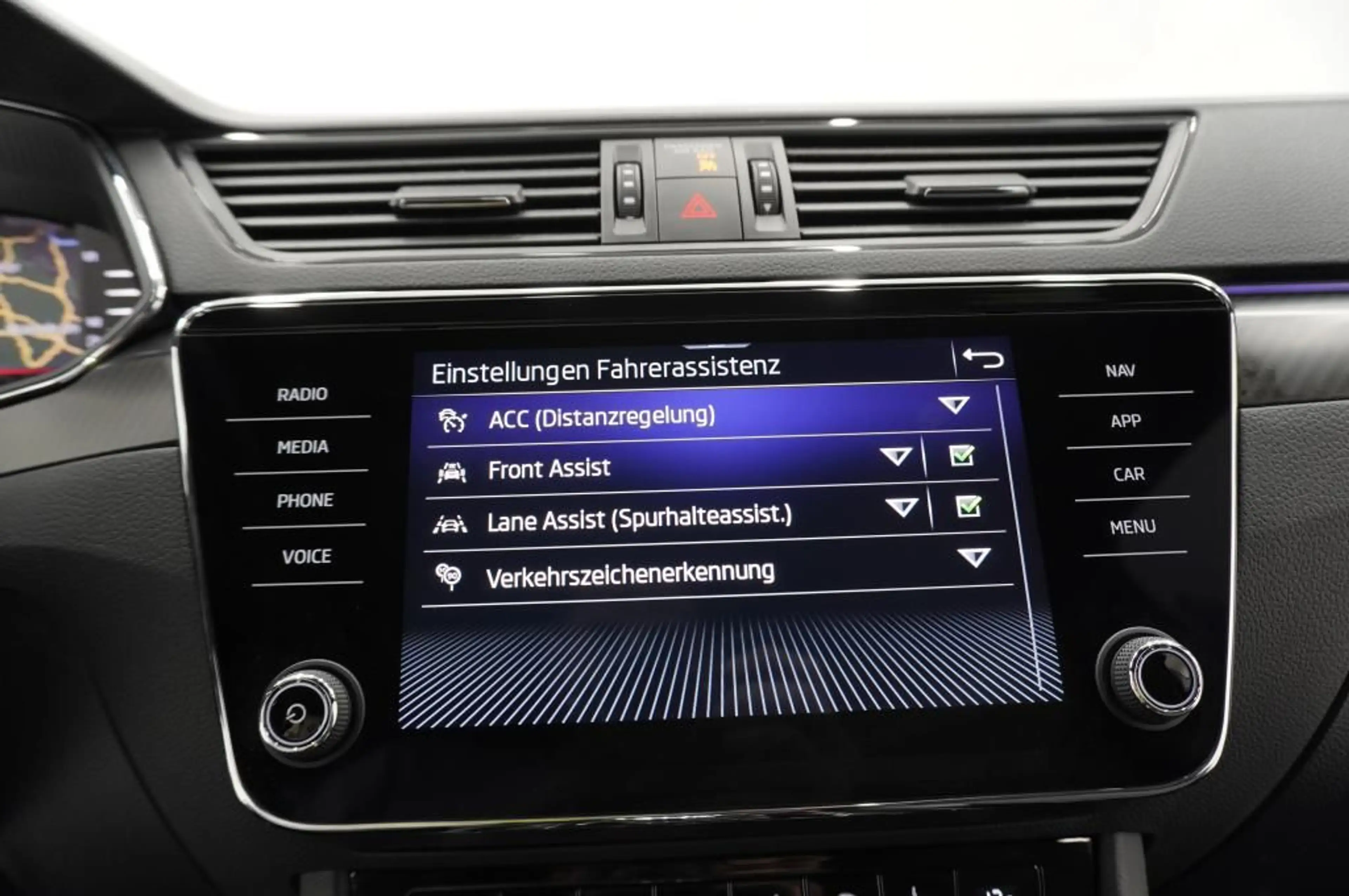 Skoda Superb 2.0 TSI DSG Sportline Navi/Leder/Matrix/K — photo 12